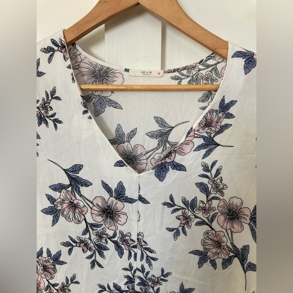 LE Lis Small floral 100% Rayon blouse flowey flip hem dolman sleeve - Picture 3 of 10